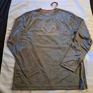 Realtree men's XL long sleeved tshirt NWT Gray